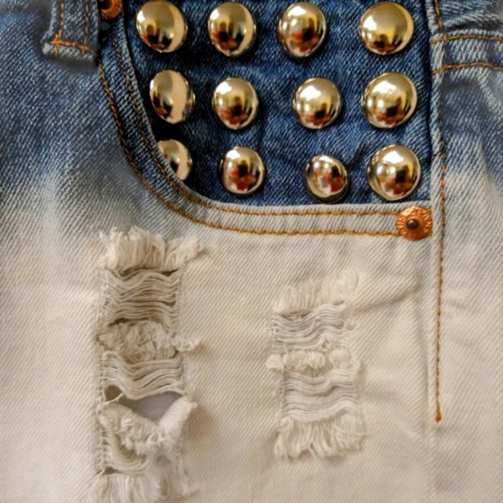 Signature 8 distressed Multi Color RIVET Jean Short Size Large - Picture 6 of 12